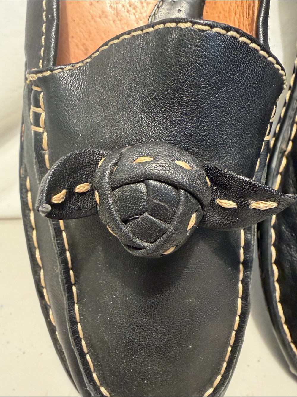 Born Black womens Leather Loafers with Decorative Knot size 8 - Picture 3 of 9